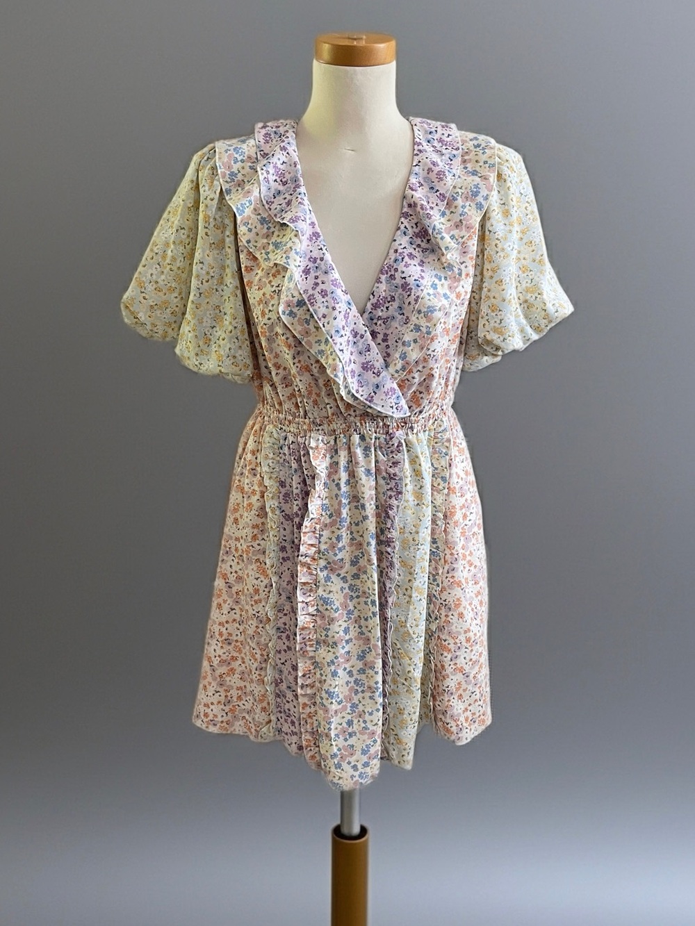 Storia Lavender and Cream Floral Mini Dress Colorful Vacation Feminine Sz M